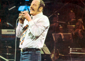 Krug in Goldstaub live: DDR-Musik vom Feinsten